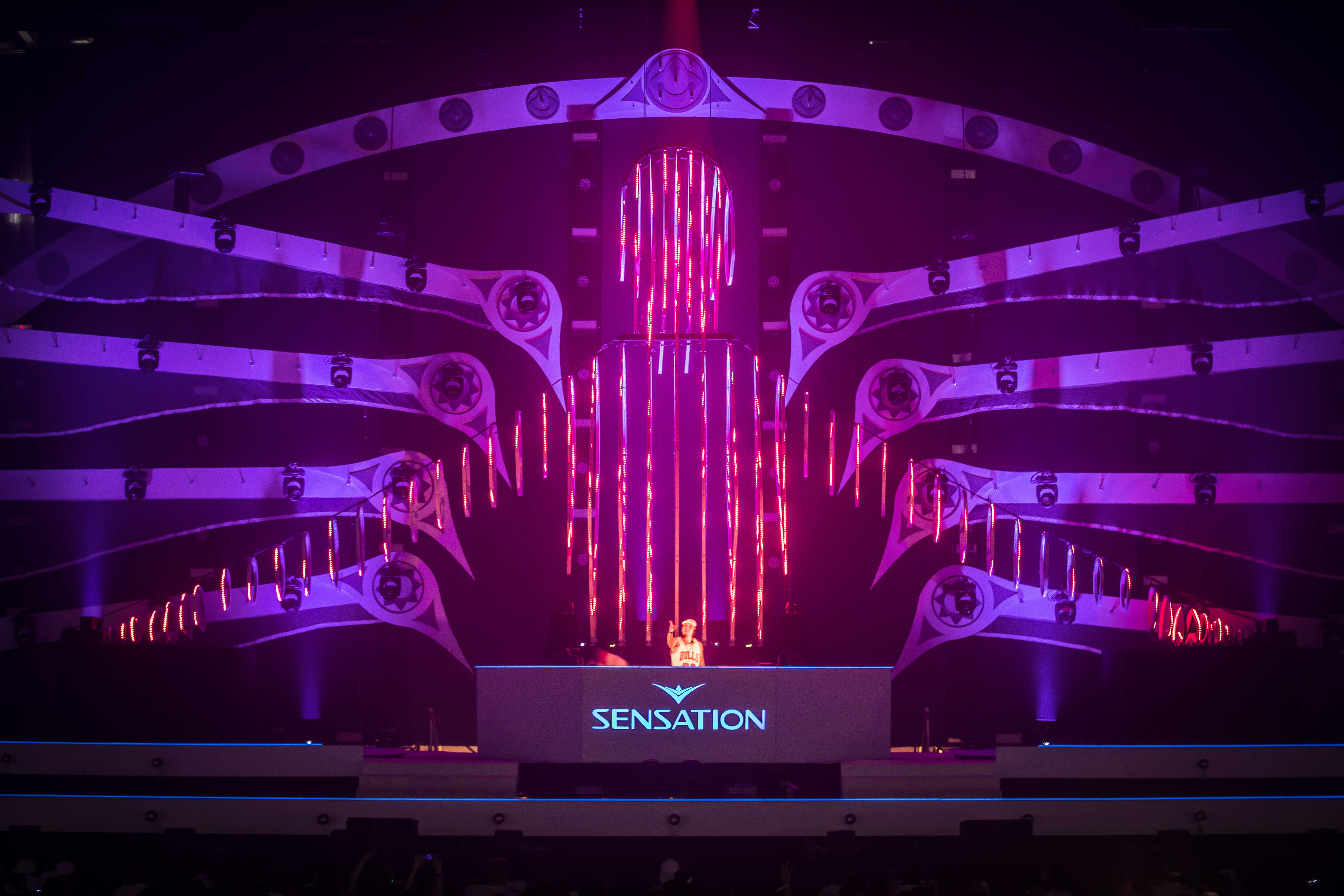 18.000 FANS CELEBRAN SENSATION RISE EN MADRID